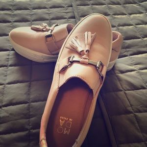 Moda in Pelle sneakers in pink. Never worn.